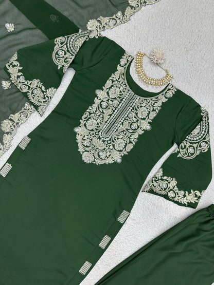 Embroidered Kurta Set in Green