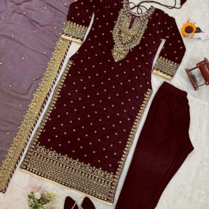 Designer Kurta Set in Velvet - Image 4