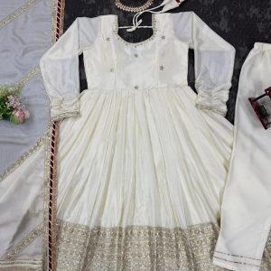 Pretty Anarkali Set - Image 3