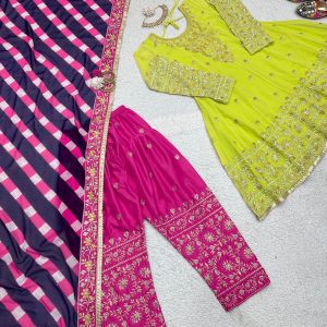 Aditi Rao Inspired Kurta Set - Image 5