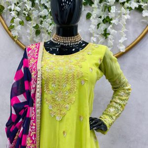 Aditi Rao Inspired Kurta Set - Image 4