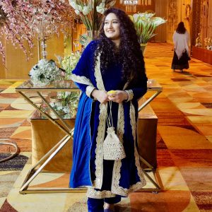 Lace Work Velvet Kurta Set with Dupatta - Image 4