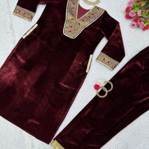 Velvet Kurta Set with Pockets - Image 2