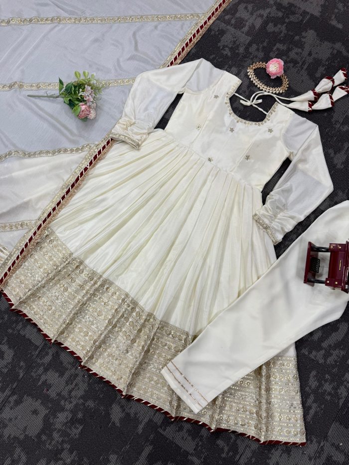 Pretty Anarkali Set - Image 9