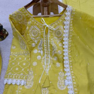 Basic Kurta Set in Yellow - Image 5
