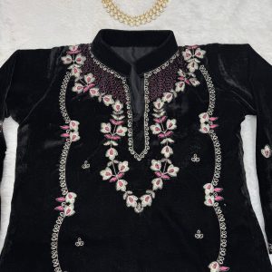 Embroidered Velvet Kurta Set - Image 6