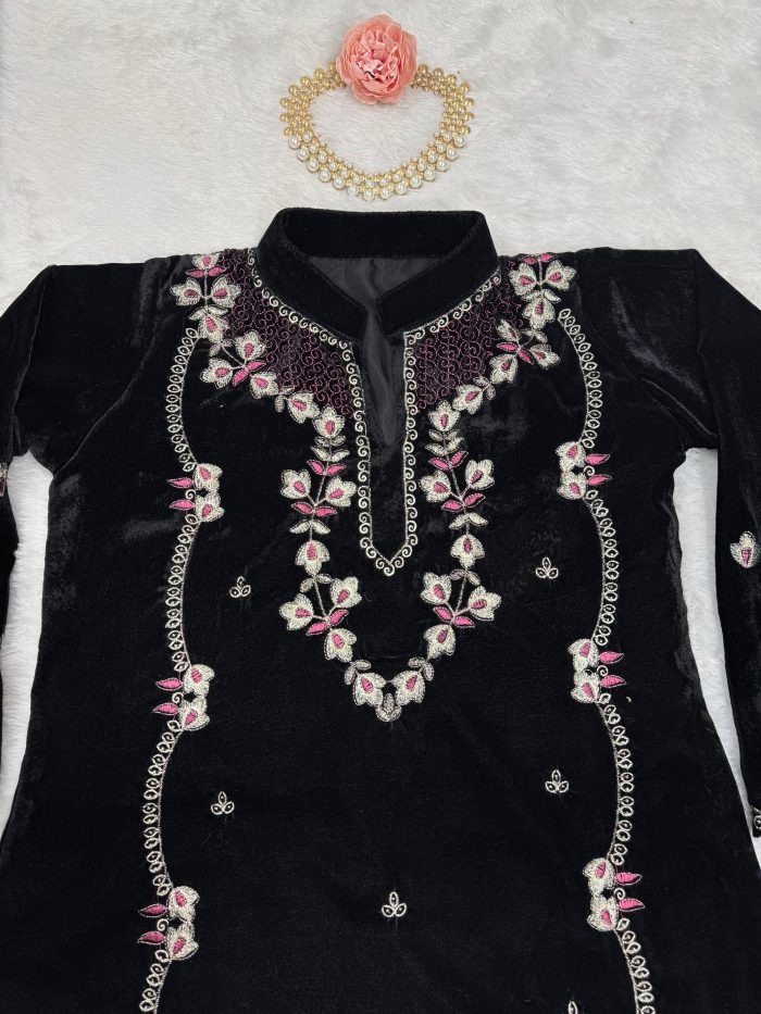 Embroidered Velvet Kurta Set - Image 6