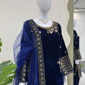 Embroidered Velvet Kurta Set - Image 3