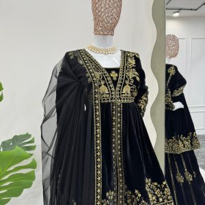 Velvet Slit Peplum Kurta Palazzo Set - Image 3