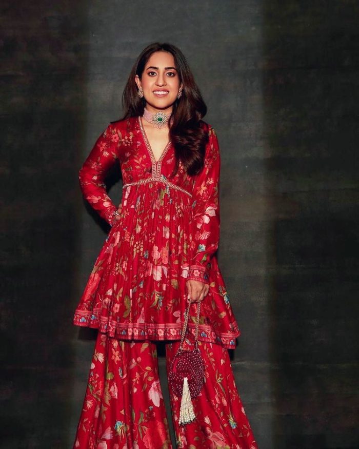 Alia Bhatt Inspired Kurta Sharara Set - Image 5