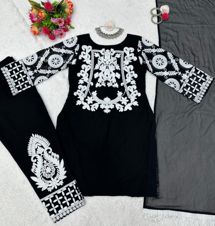 Chainstitch work Kurta Set - Image 4