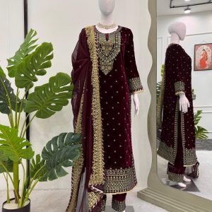 Designer Kurta Set in Velvet - Image 2