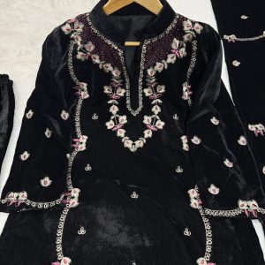 Embroidered Velvet Kurta Set - Image 2