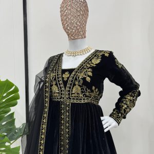Velvet Slit Peplum Kurta Palazzo Set - Image 4