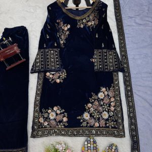 Embroidered Velvet Kurta Set - Image 7