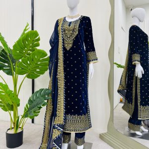 Designer Kurta Set in Velvet - Image 9