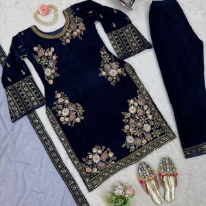 Embroidered Velvet Kurta Set - Image 5