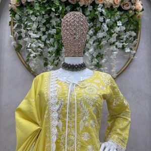 Basic Kurta Set in Yellow - Image 4