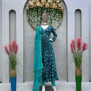 Alia Cut Kurta Set - Image 11