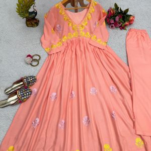 Embroidered Kurta Pant Set - Image 2