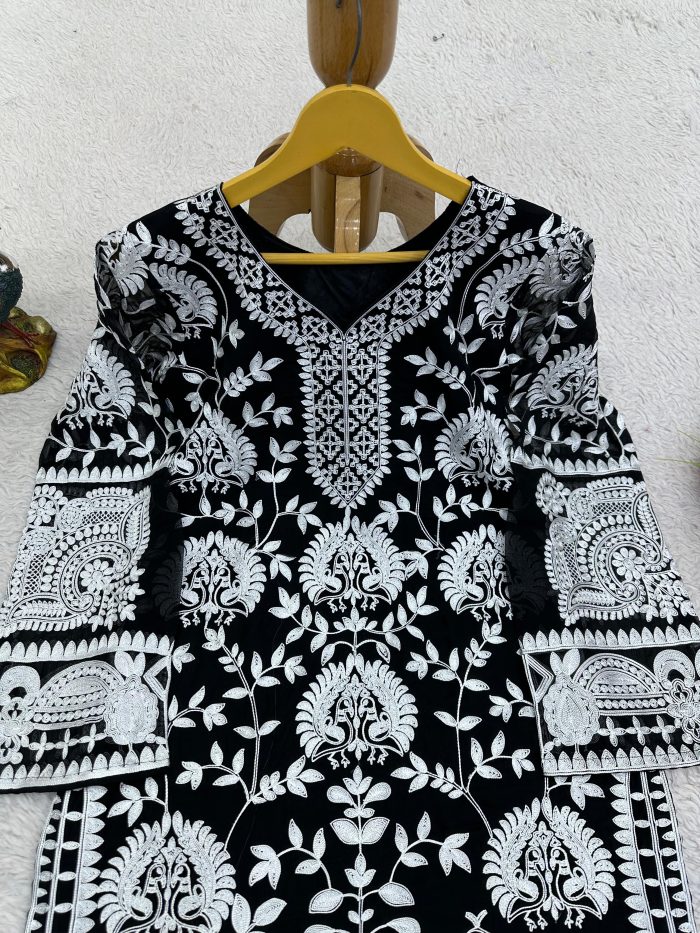 Chainstitch Work Kurta Set - Image 4