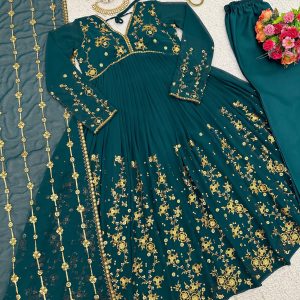 Embroidered Anarkali Set in Green - Image 4