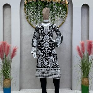 Chainstitch Work Kurta Set - Image 6