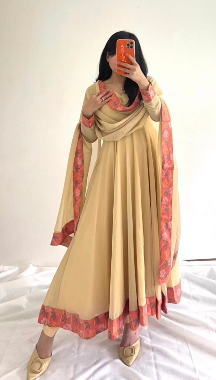Basic and Beautiful Anarkali Set - Image 8