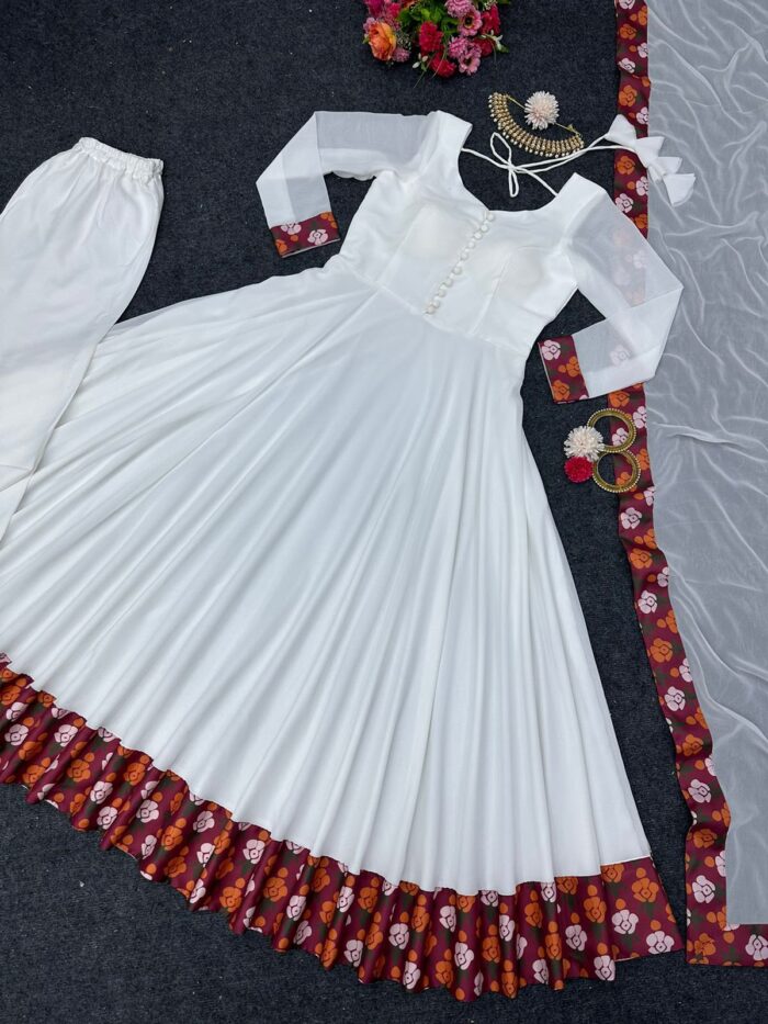 Basic and Beautiful Anarkali Set - Image 6