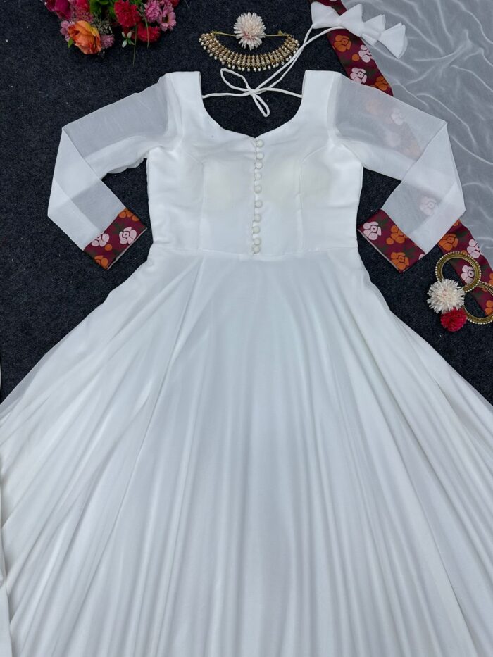 Basic and Beautiful Anarkali Set - Image 4