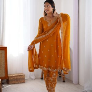 Embroidered Cut Work Kurta Set - Image 4