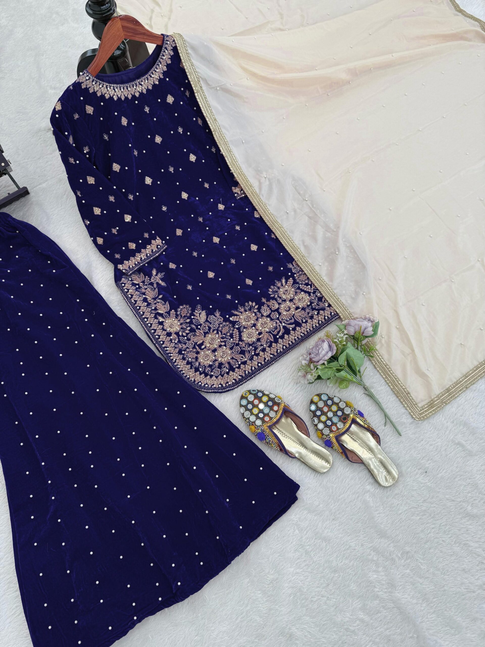 Embroidered Kurta Set in Velvet - Image 38