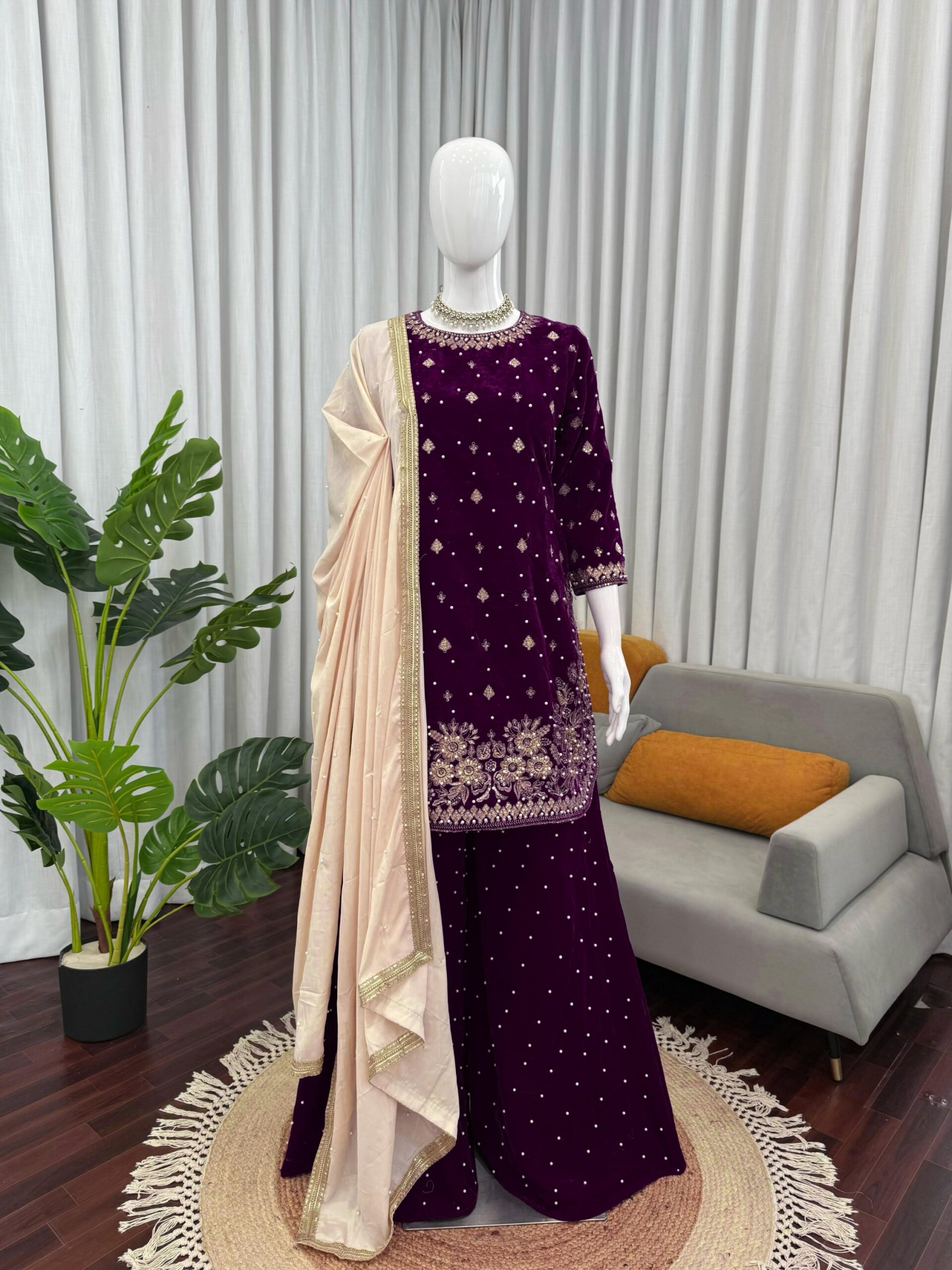 Embroidered Kurta Set in Velvet - Image 40
