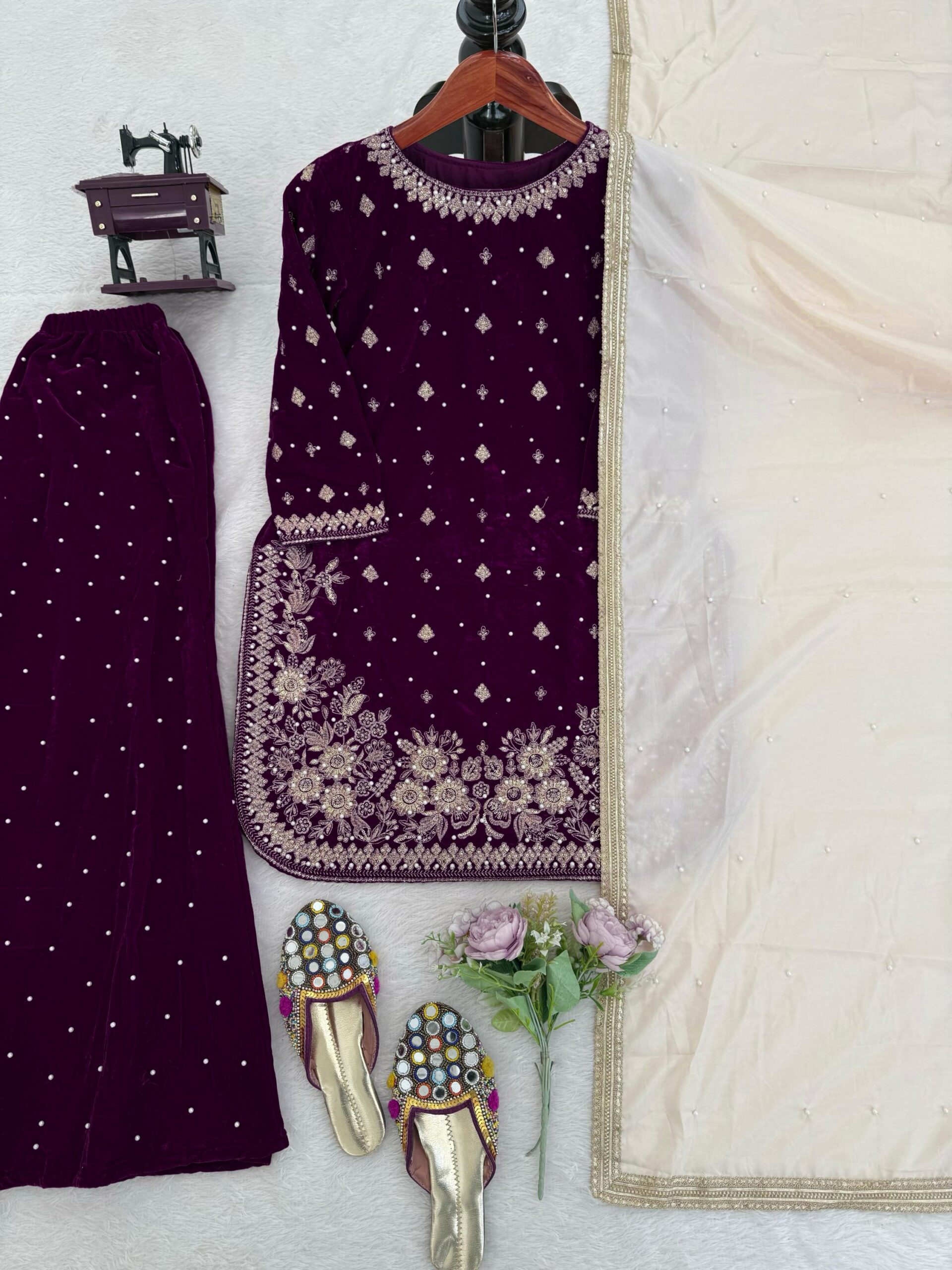 Embroidered Kurta Set in Velvet - Image 41