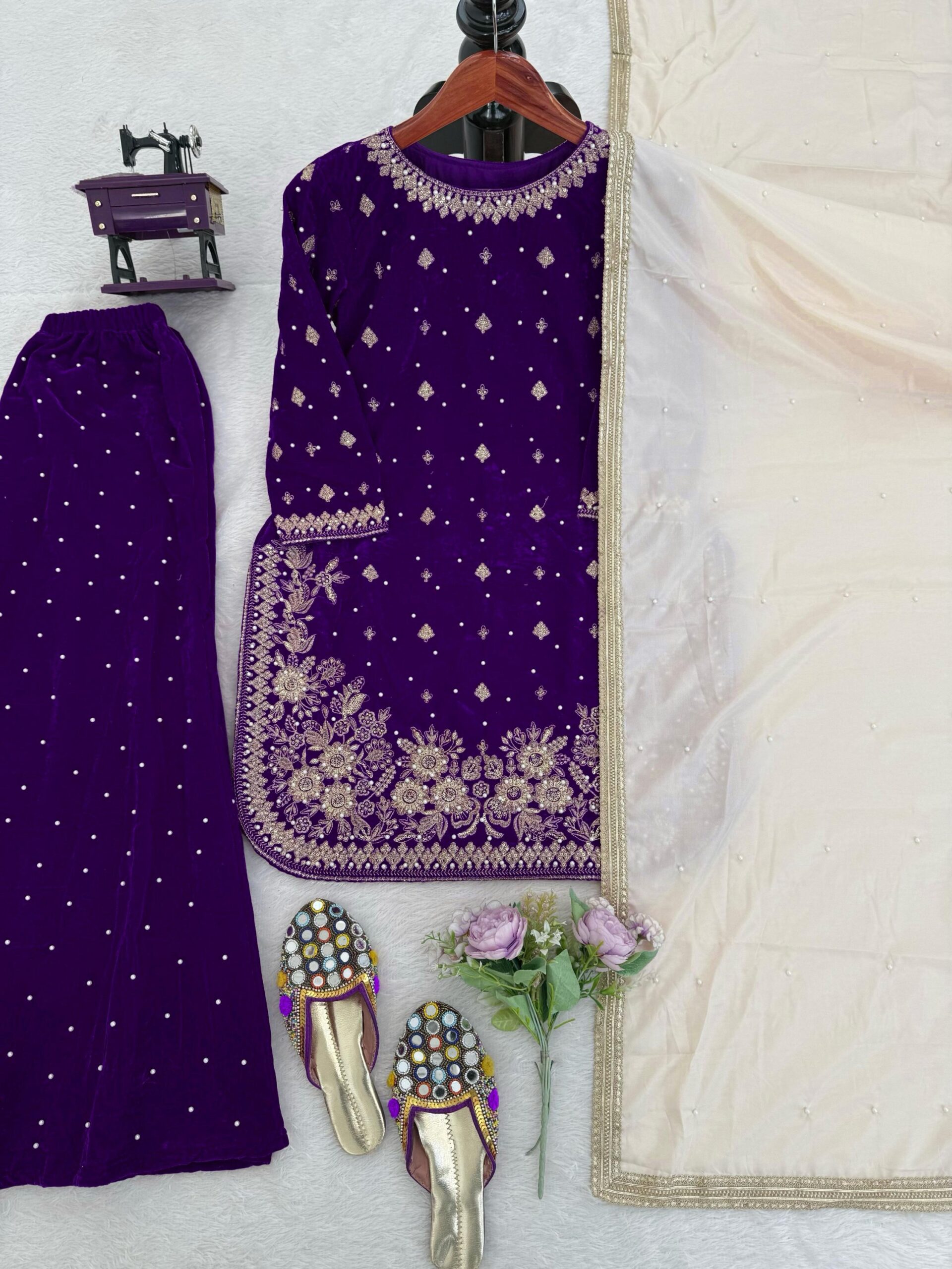 Embroidered Kurta Set in Velvet - Image 22
