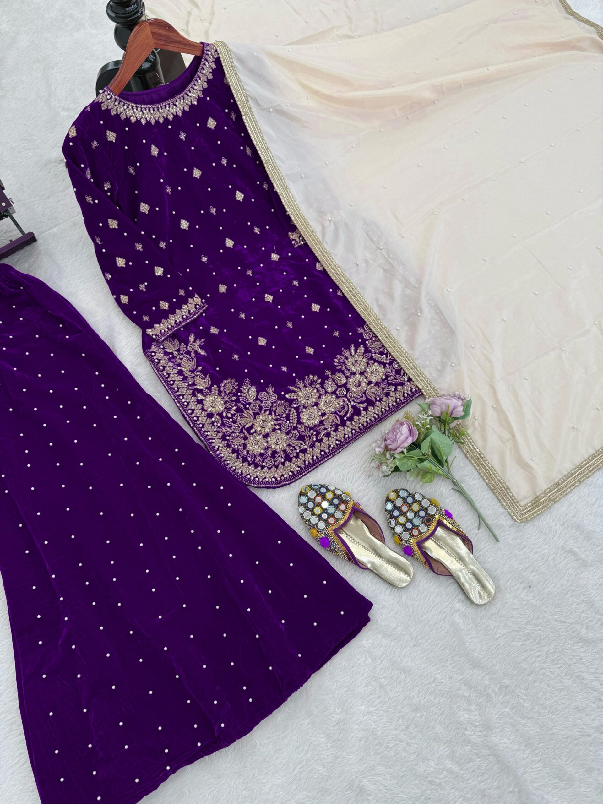 Embroidered Kurta Set in Velvet - Image 21