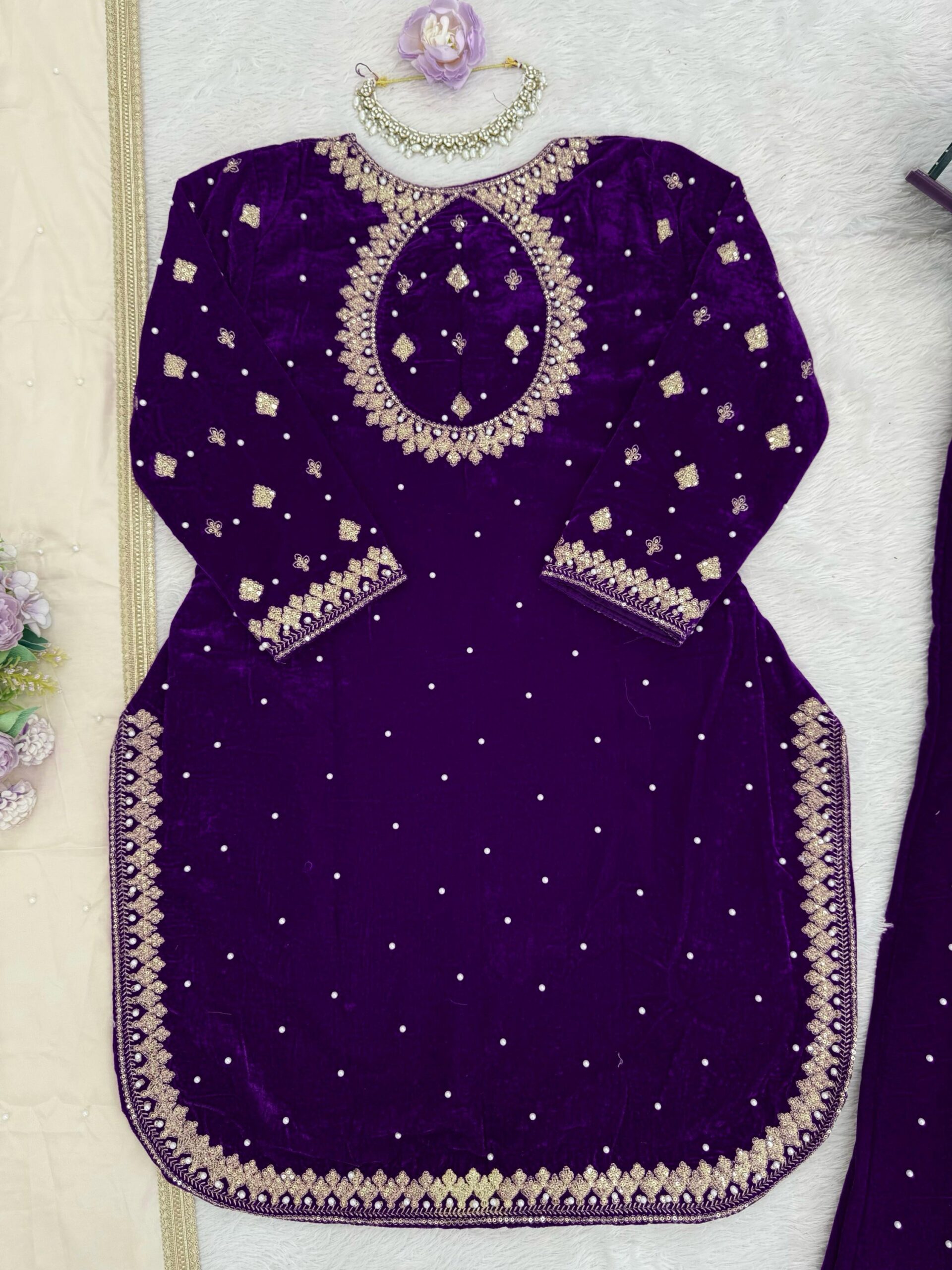 Embroidered Kurta Set in Velvet - Image 24