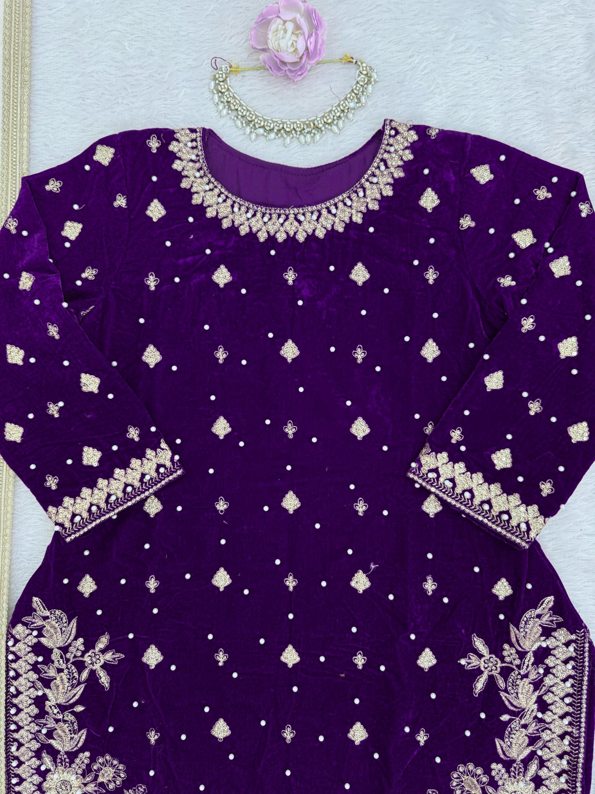 Embroidered Kurta Set in Velvet - Image 23