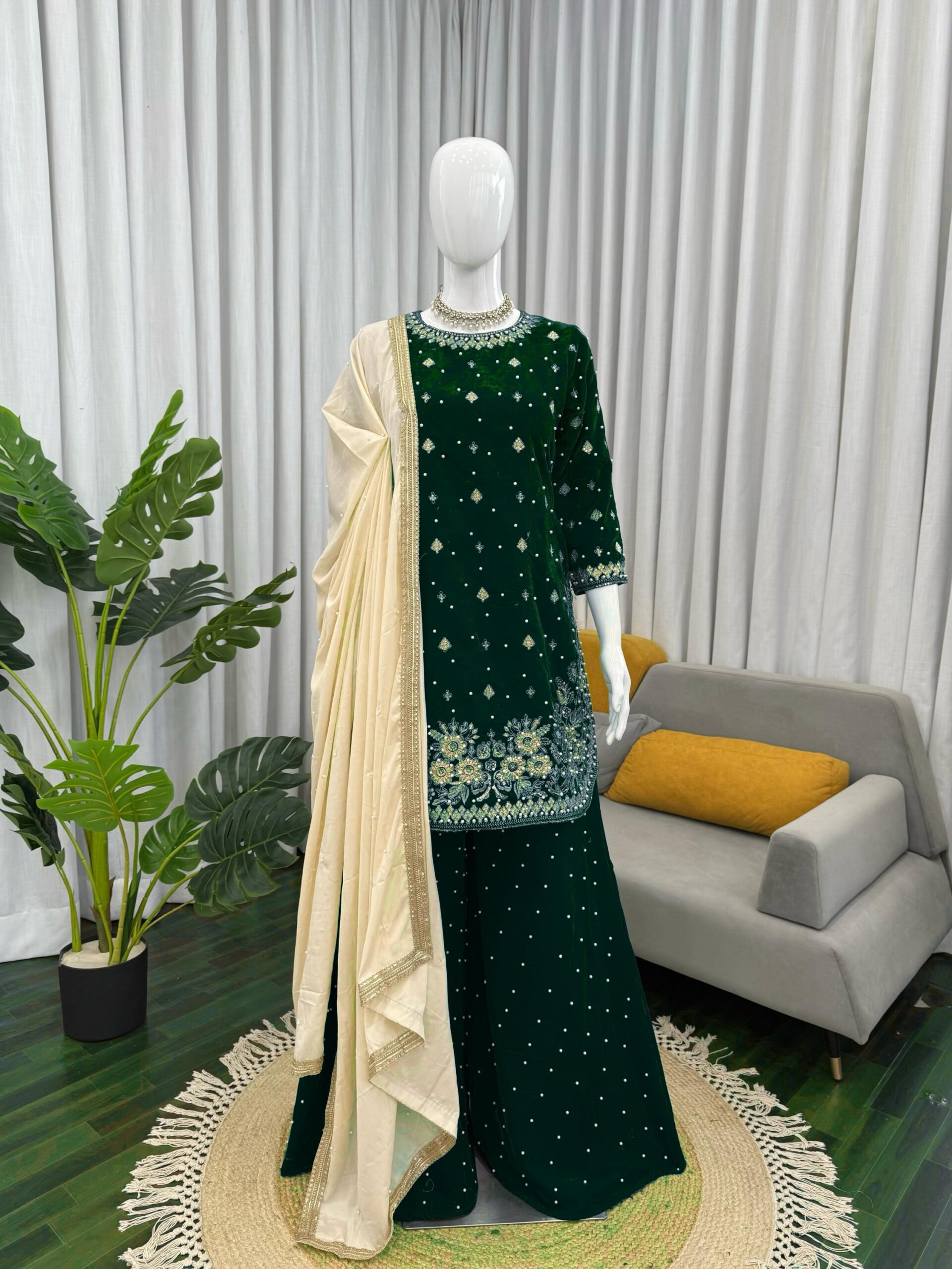 Embroidered Kurta Set in Velvet - Image 13