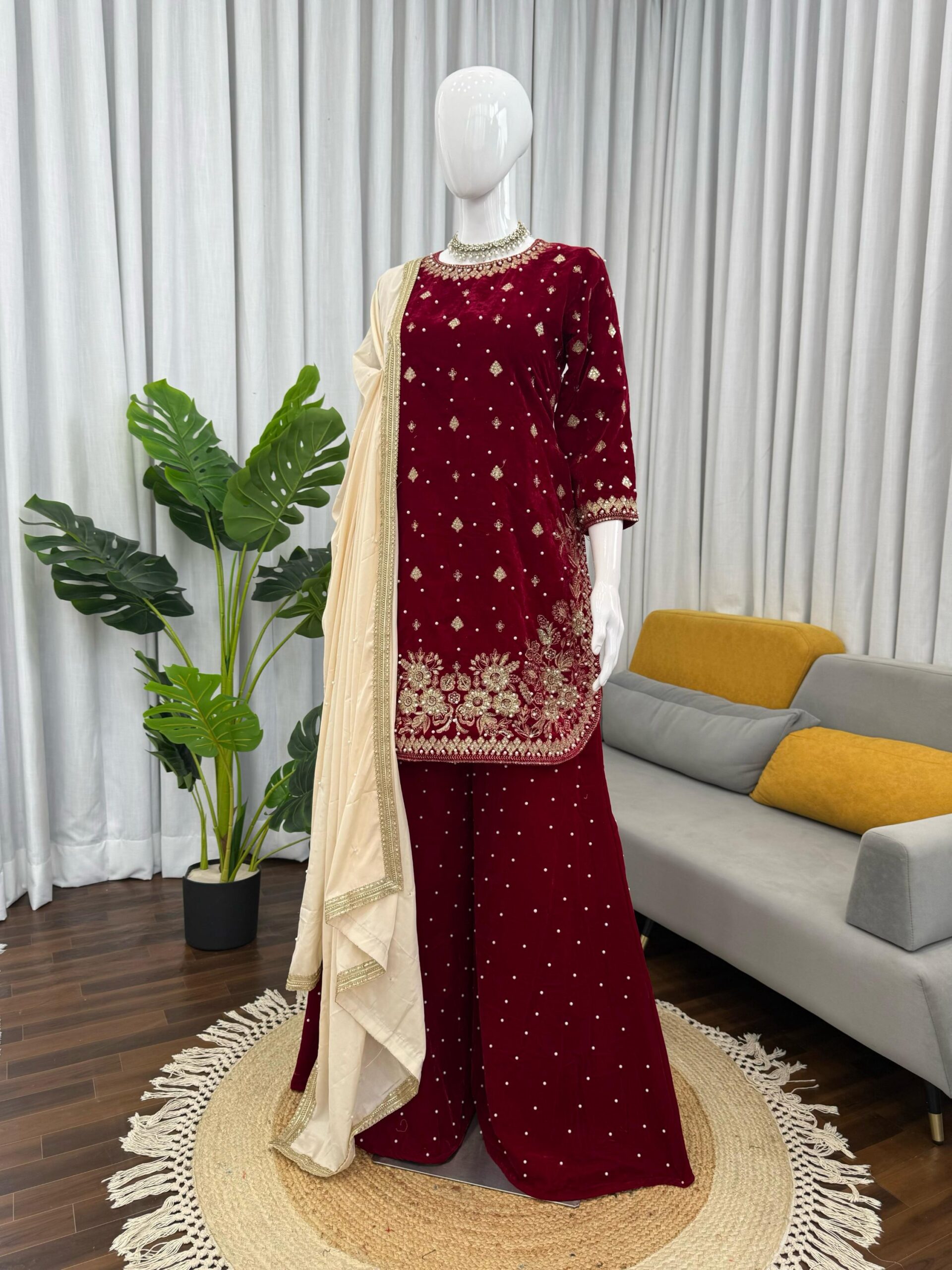 Embroidered Kurta Set in Velvet - Image 2
