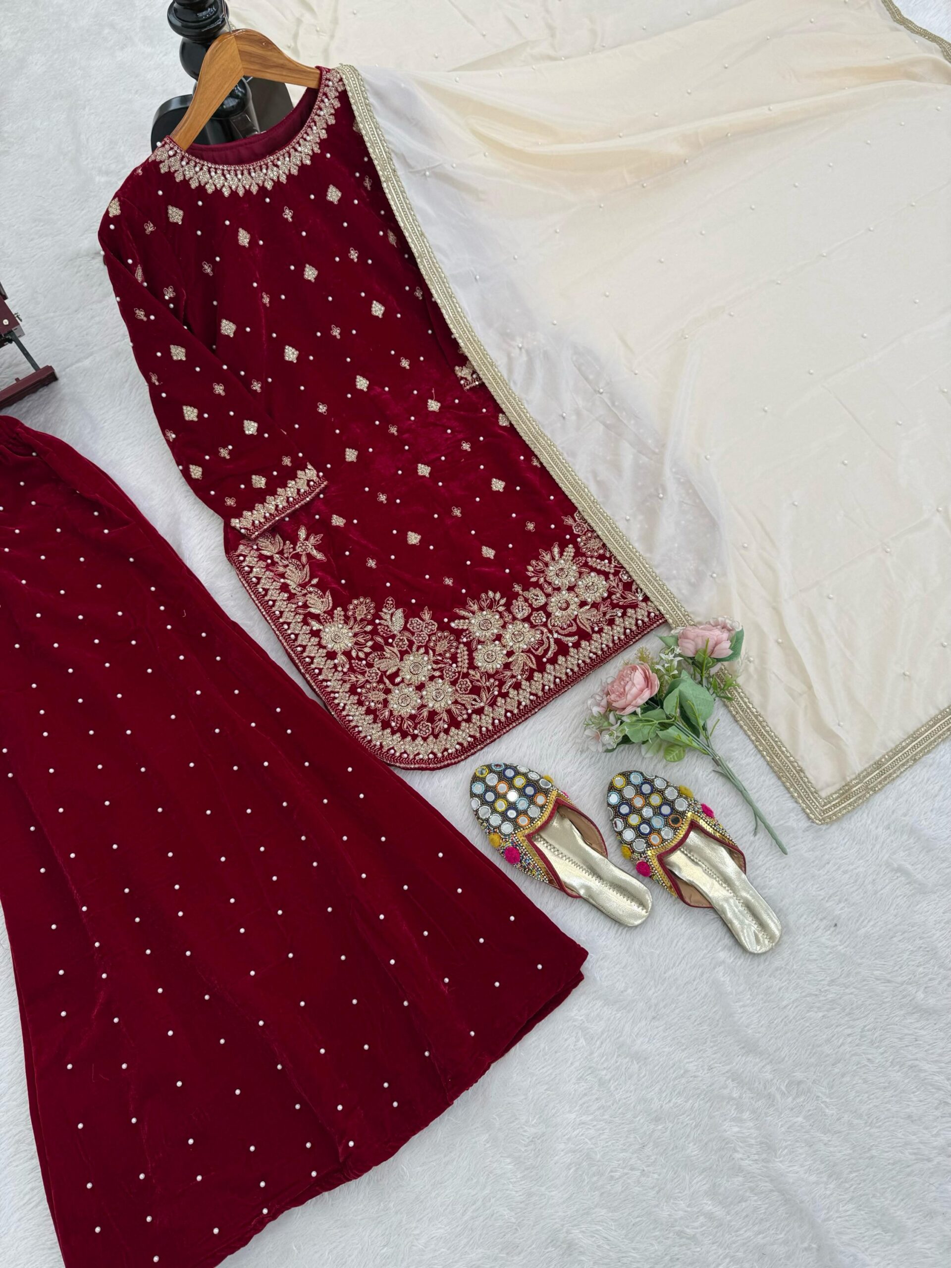 Embroidered Kurta Set in Velvet - Image 5