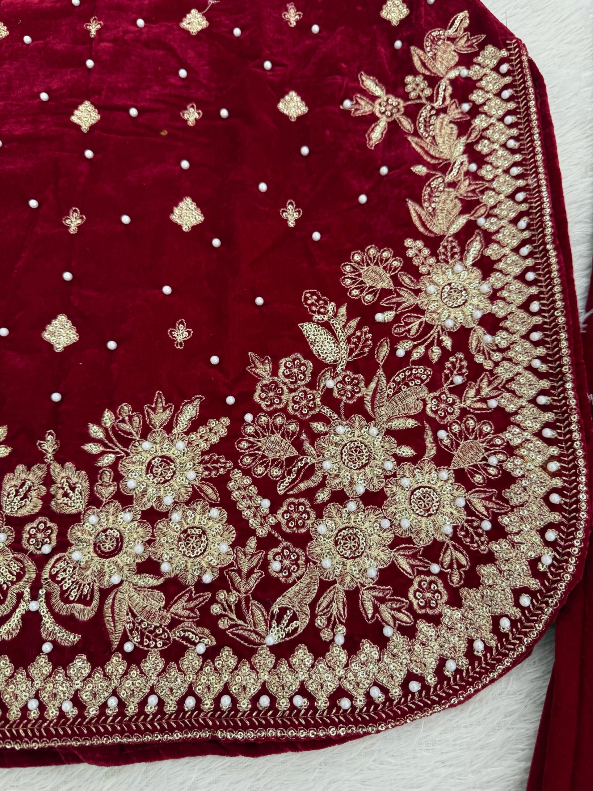 Embroidered Kurta Set in Velvet - Image 9