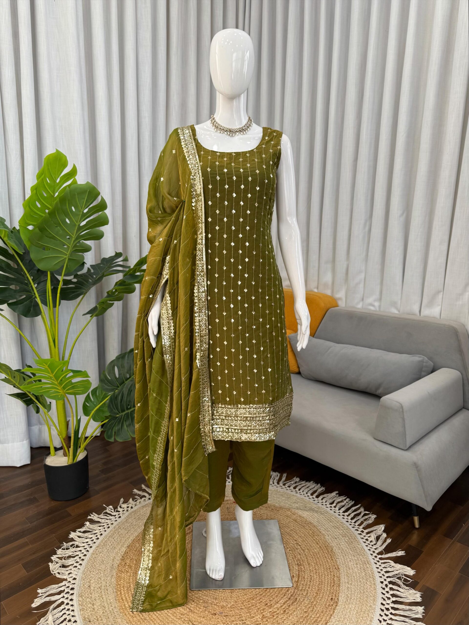 Mehendi Special Kurta Set - Image 4