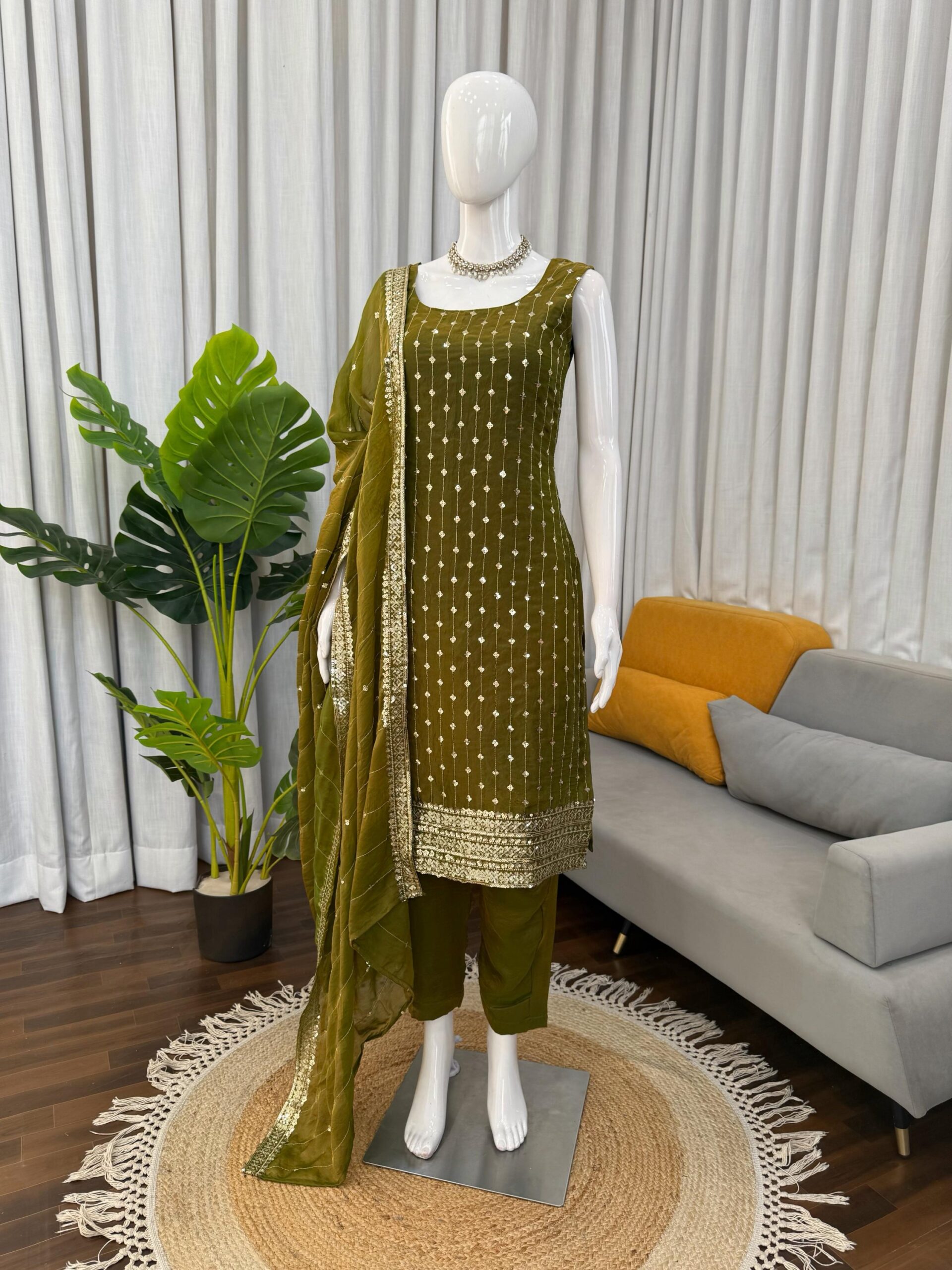 Mehendi Special Kurta Set - Image 3