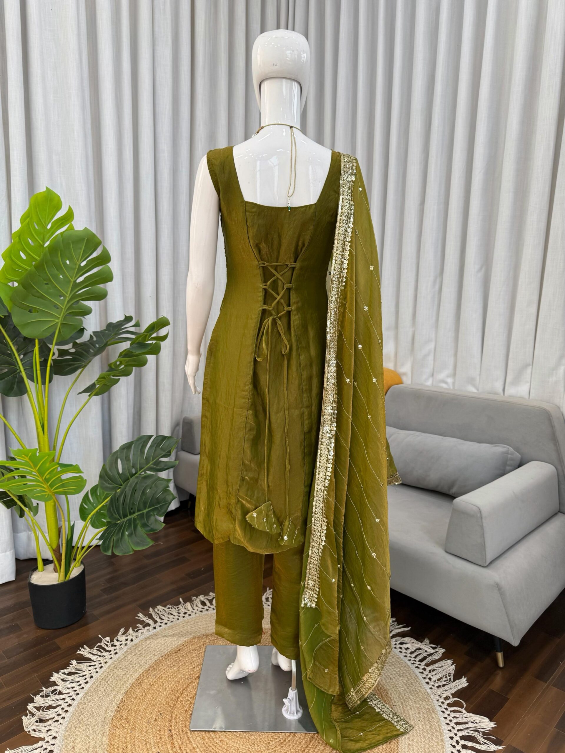 Mehendi Special Kurta Set - Image 5