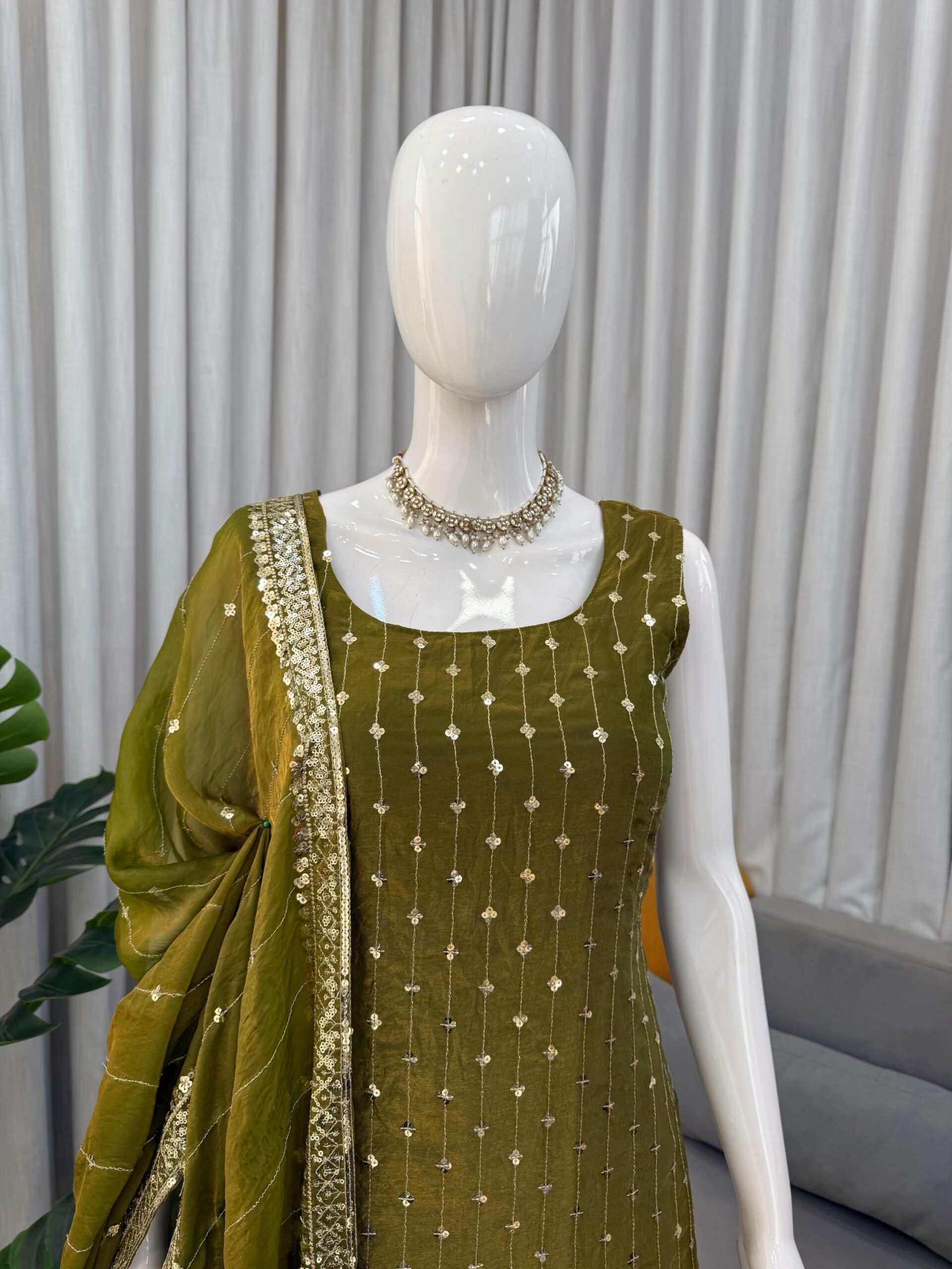 Mehendi Special Kurta Set - Image 6