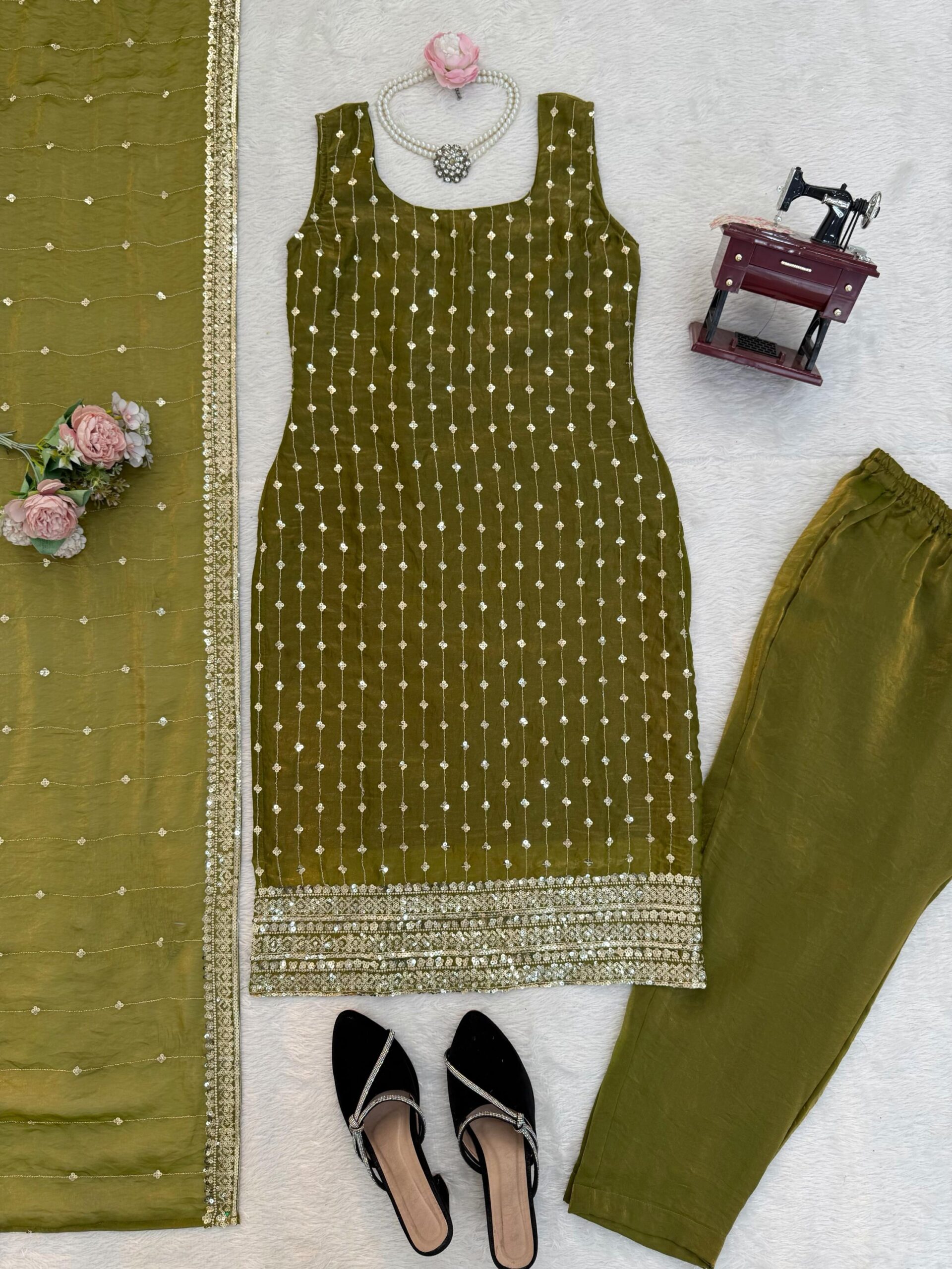 Mehendi Special Kurta Set - Image 9