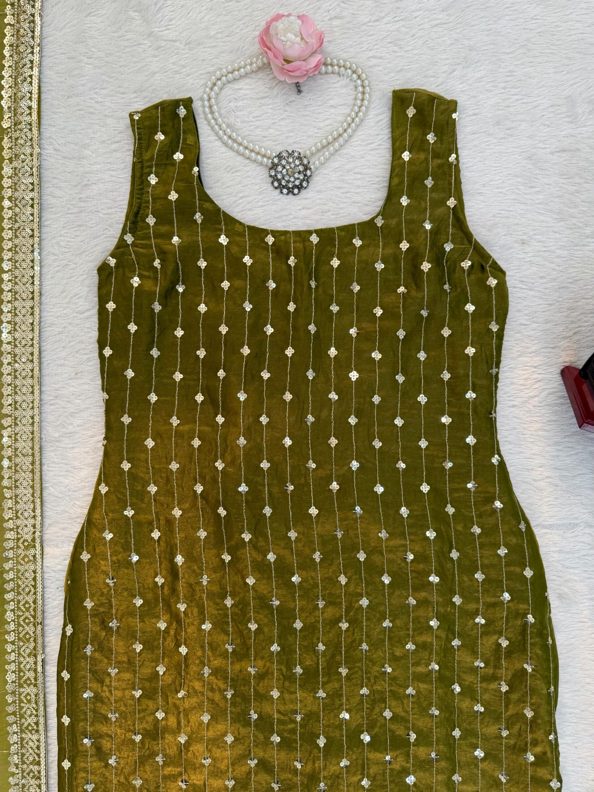 Mehendi Special Kurta Set - Image 10