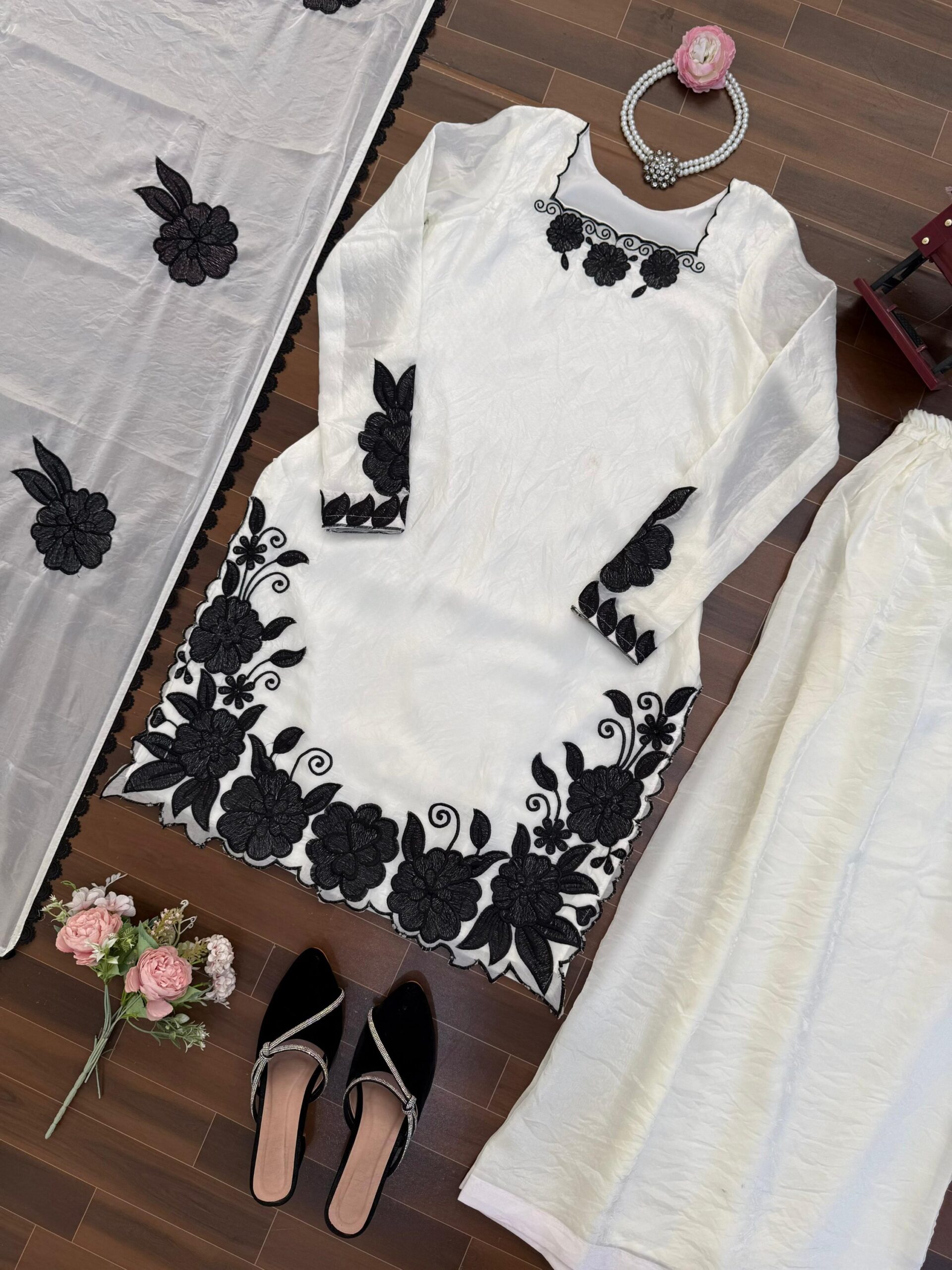 Thread Embroidered Palazzo Set - Image 8