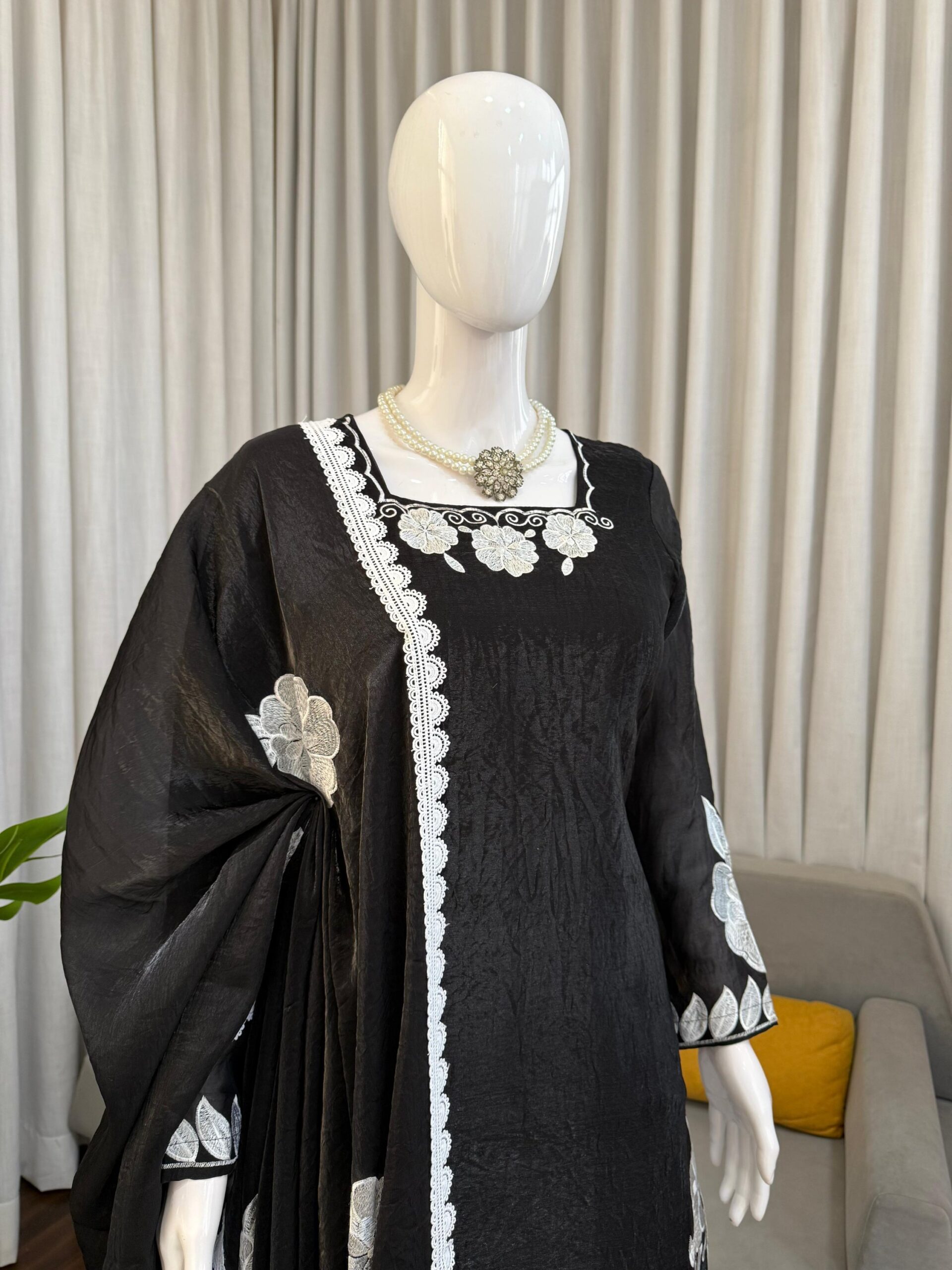 Thread Embroidered Palazzo Set - Image 28